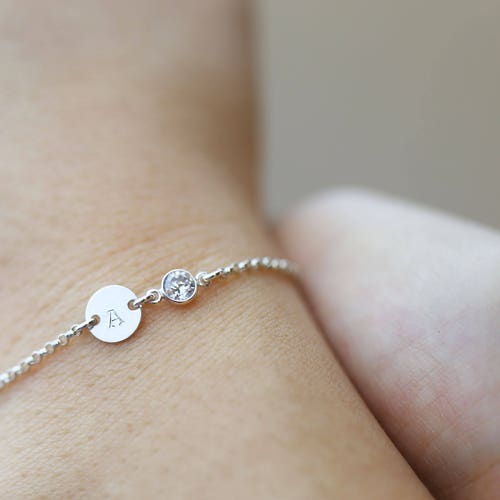 Bracelet disque initial personnalisé avec breloque CZ / Cadeau de vacances personnalisé / Cadeau de demoiselle d'honneur / Cadeau de Noël / Bracelet de l'amitié