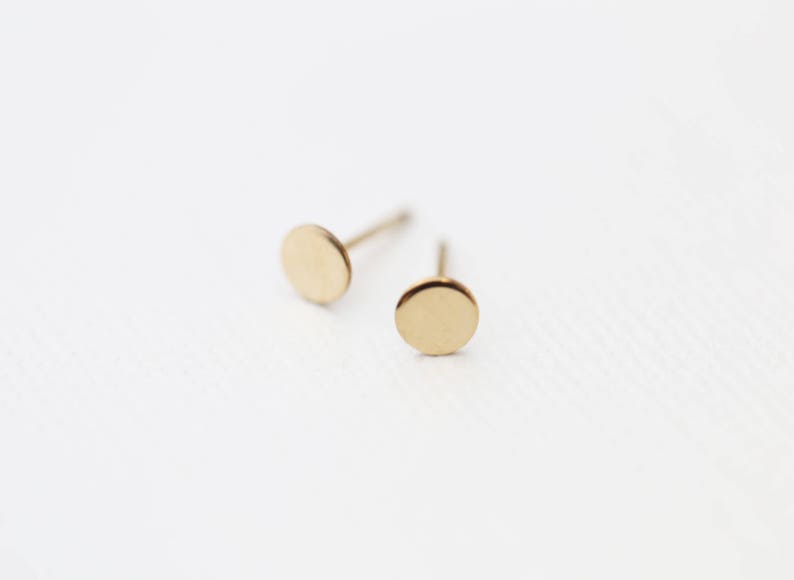 Simple Round Studs // Gold Filled Circle Stud Earrings / - Etsy