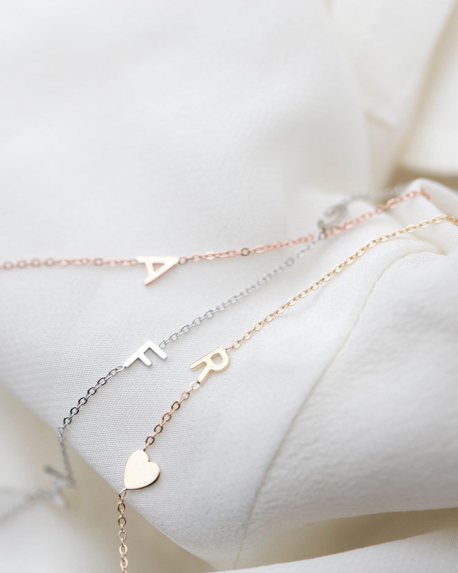 Bracciale Con Iniziale In Oro Per Donna - Placcato 14K, Regolabile Con Catena Di Estensione, Gioiello Personalizzato Fatto A Mano, Regalo Con Sacchetto Di Velluto