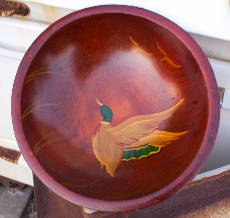 MUNISING Hand Painted Mallord Duck in Flight Primitive Bowl