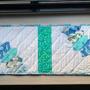 Ocean Theme Quilted Table Runner: Handmade Dresden Plate Topper (33”x12”)