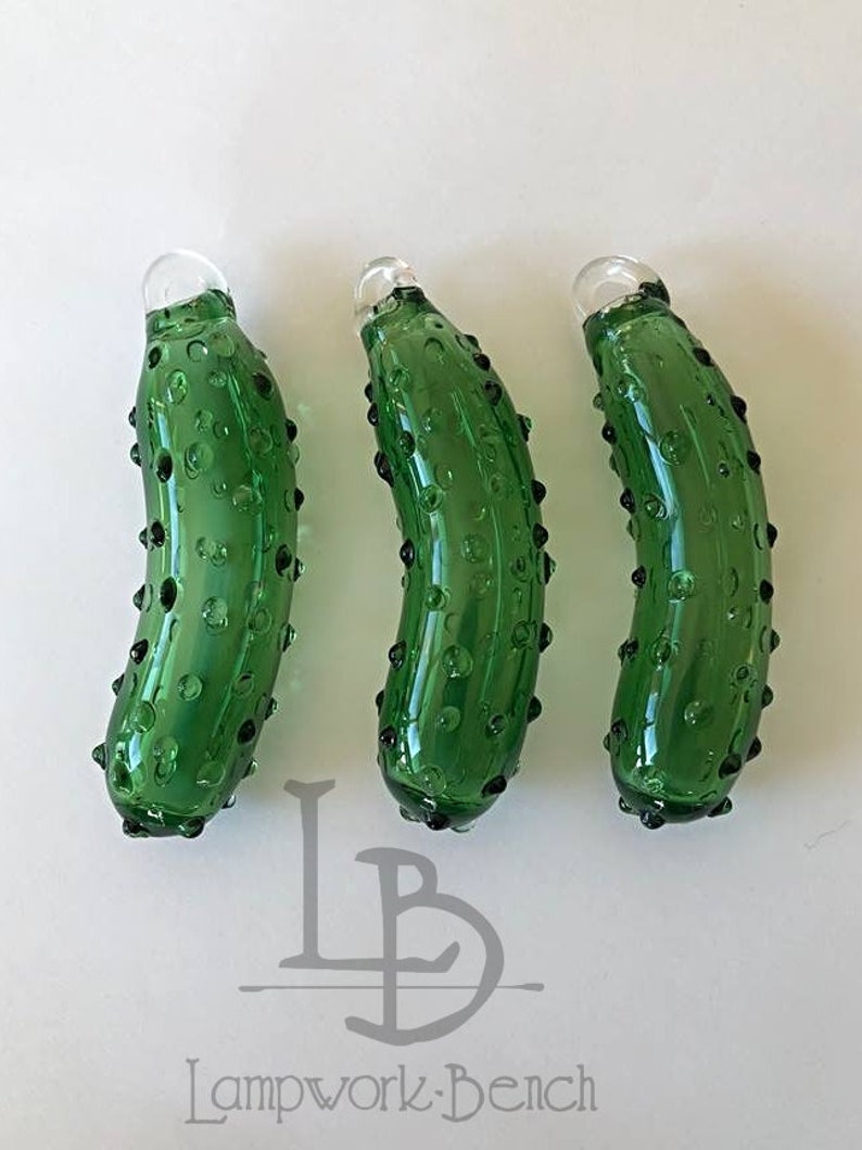 ONE single Christmas Blown Glass Pickle Christmas Tree Green Glass Pickle Christmas Tree Weihnachtsgurke German Pickle Ornament Gift image 1