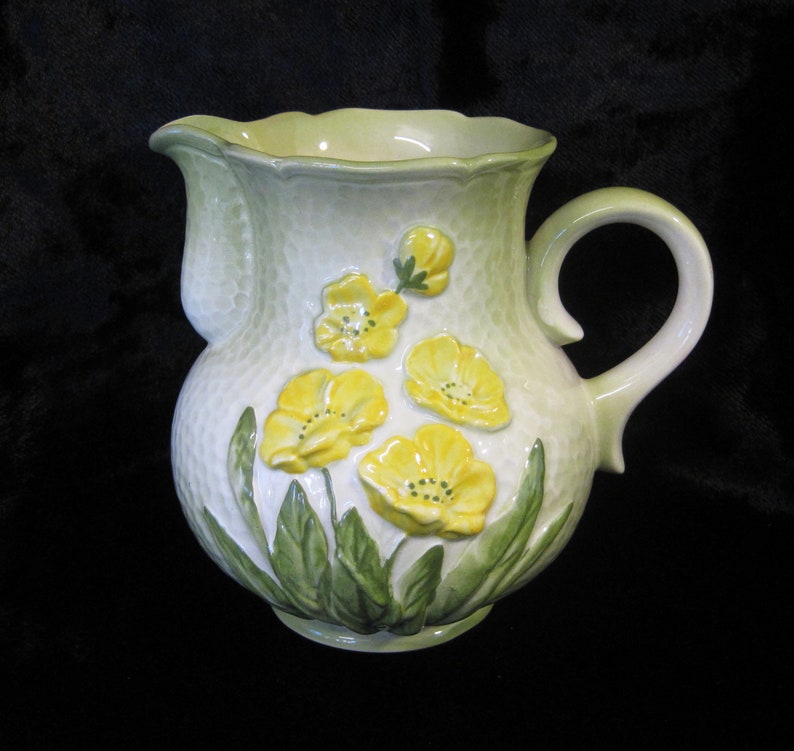 Carlton Ware 1-Pint Buttercup Jug or Pitcher image 0