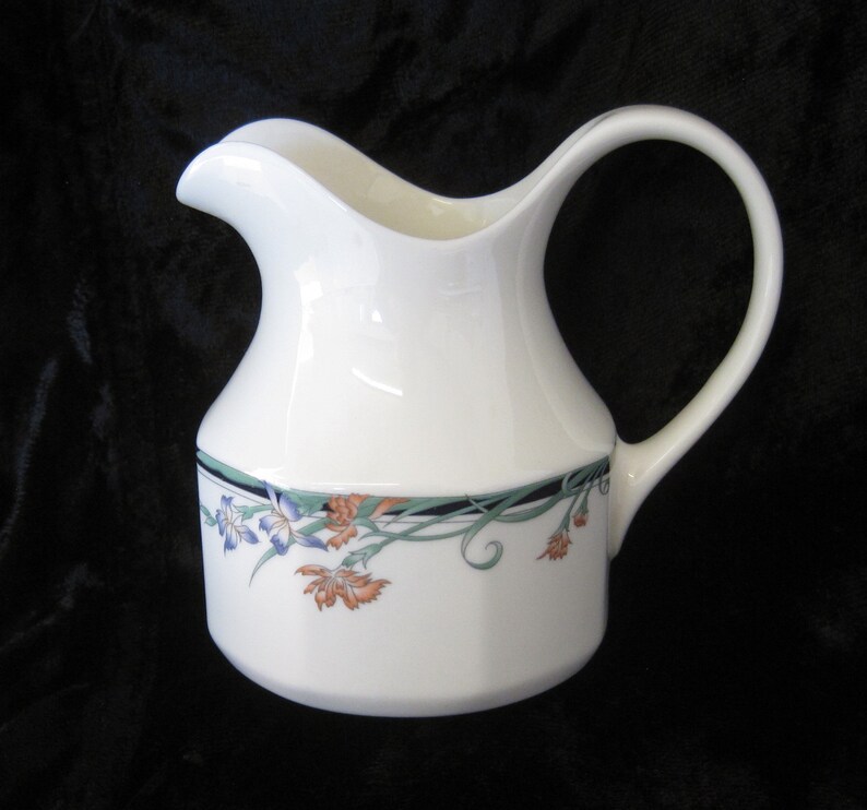 Royal Doulton Juno Milk Jug Creamer image 0