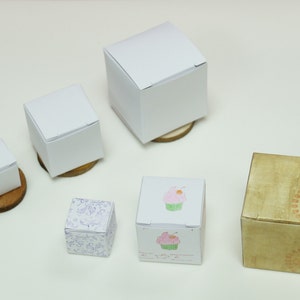 Caja de papel en miniatura de 10 piezas, caja en miniatura, embalaje para regalos, caja en forma de cubo en miniatura, exhibición para casas de muñecas, paquete personalizado, caja Kraft, caja para pasteles en miniatura
