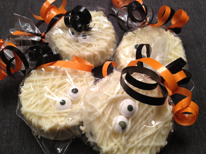 Mummy Designed Vanilla/Chocolate Covered Double Stuffed Oreos 1 dozen Halloween image 4