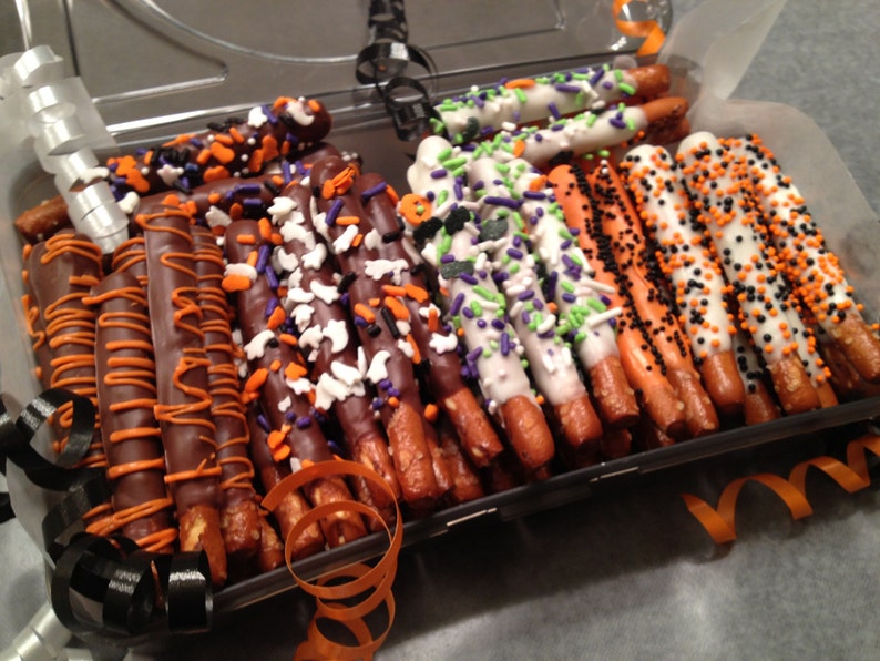 Halloween Mini Chocolate/Vanilla Dipped Pretzels in a Box 60pc image 2