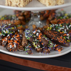 Halloween Mini Chocolate/Vanilla Dipped Pretzels in a Box 60pc image 1