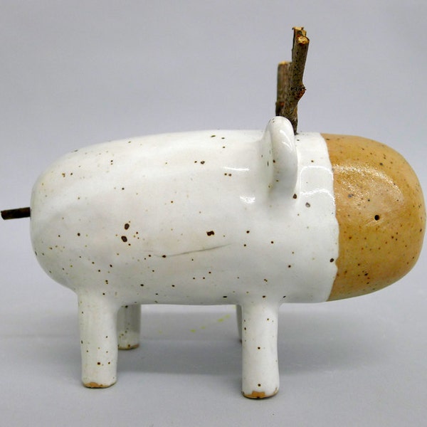 Small Ceramic sculpture called Moute 370