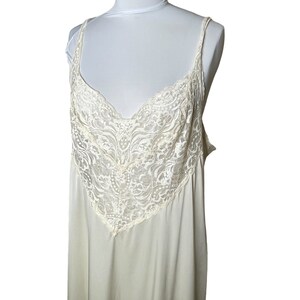 Vintage 70's Vanity Fair White Lace Full Dress Slip Nylon Blend, 44 image 3