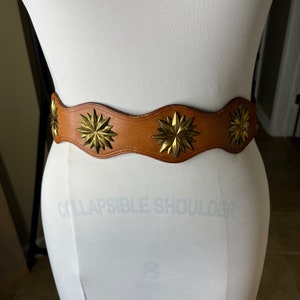 Vintage 70's Brown Starburst Medalian Wide Leather Belt, 30-32 image 5