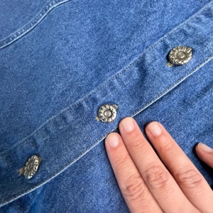 Vintage Cherokee Y2K Denim Skort Skirt, Sunflower Buttons, Size 10 image 4