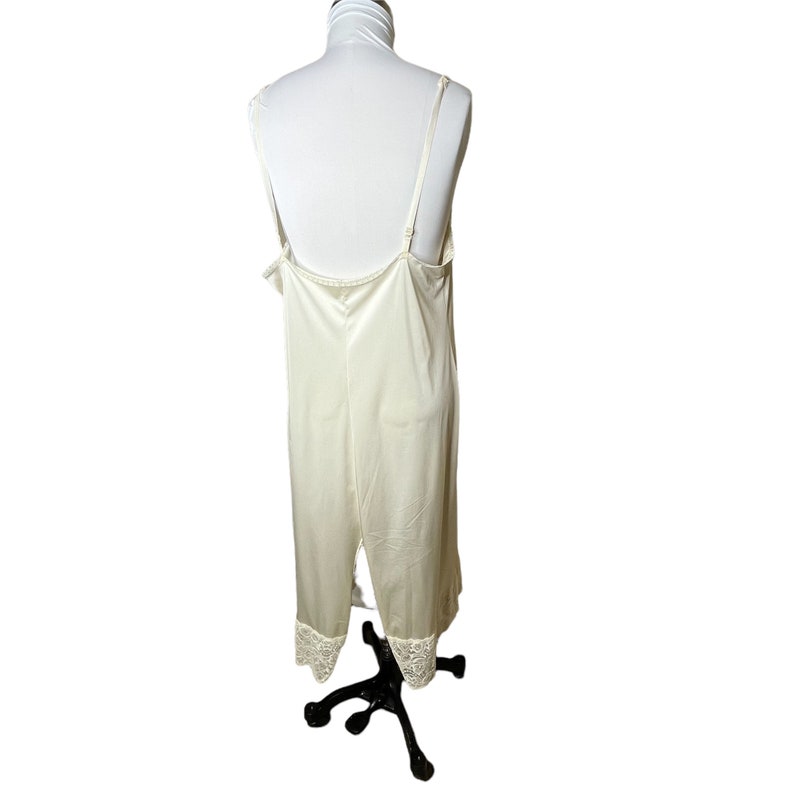 Vintage 70's Vanity Fair White Lace Full Dress Slip Nylon Blend, 44 image 4