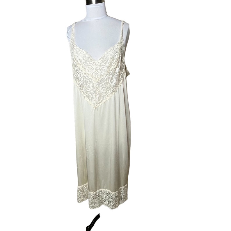 Vintage 70's Vanity Fair White Lace Full Dress Slip Nylon Blend, 44 image 2