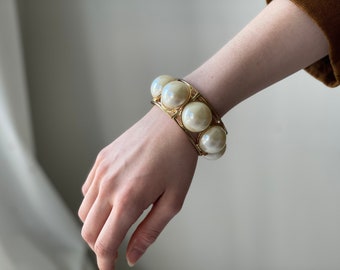 Vintage 80's Pearl and Gold Tone Stretchy Bracelet