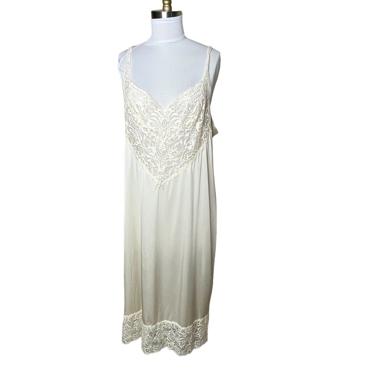 Vintage 70's Vanity Fair White Lace Full Dress Slip Nylon Blend, 44 image 1
