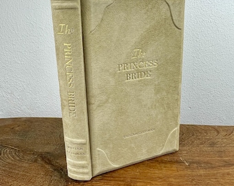 La princesa prometida – Edición de coleccionista encuadernada a mano | Libro encuadernado en cuero de ante beige con relieve dorado y bandas en relieve