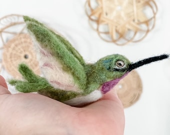 Colibrí de lana de fieltro con aguja hecho a mano; Decoración para porche cerrado; Decoración colgante; Adorno de colibrí; Regalo para el Día de la Madre; HECHO A PEDIDO