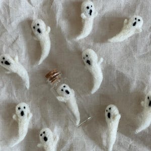 Monstruo en un frasco de fieltro con aguja; Fantasma en un frasco; Extraterrestre en un frasco; Hecho a mano - HECHO A PEDIDO Ghost