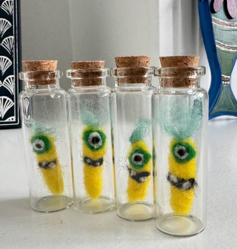 Monstruo en un frasco de fieltro con aguja; Fantasma en un frasco; Extraterrestre en un frasco; Hecho a mano - HECHO A PEDIDO Banana Bob