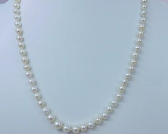 Colar com fecho em ouro branco 14K e pérolas de água salgada - 40 cm (16 polegadas)