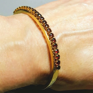 14K Yellow Gold Vintage Hinged Style Garnet Bangle Bracelet