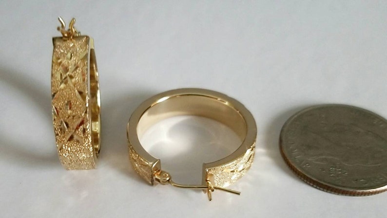 Casual Latch Clip Fastener Business Dress 14K Yellow Gold Hoop Style Earrings Accented with a Diamond Cut Design and Sparkly Finish