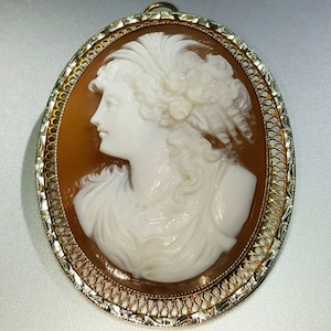 14K Yellow Gold and White Gold Antique Shell Cameo Pendant Brooch