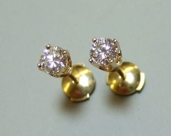 Pair of 14K Yellow Gold 0.85 Cts Total Weight Diamond Earrings with Safety Backs