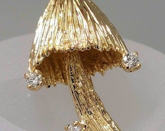 14K Yellow Gold Detailed Mushroom Design Diamond Pin Brooch set with Three Round Full cut Diamonds