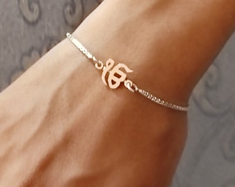 Bracelet Ek Onkar en argent fait à la main en PUNJABI Gurmukhi avec une finition polie et brillante Article cadeau Sikh Khalsa