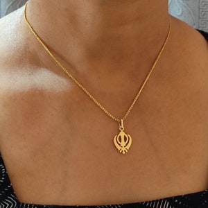 Pendentif Khanda fait à la main en plaqué or Punjabi Sikh symbole, emblème militaire, article cadeau Standard (14 X 20mm)