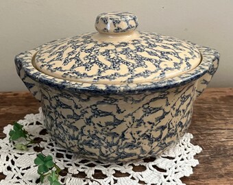 Vintage RRP Co - 1 1/2 Quart Casserole Dish and Lid - Robinson