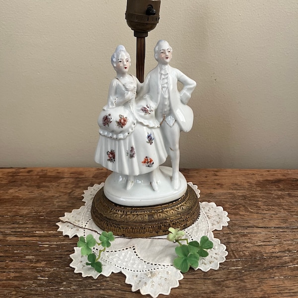 Vintage Ceramic Victorian Lamp w/ Cast Base - Colonial Couple Accent Lamp - Victorian Table Lamp