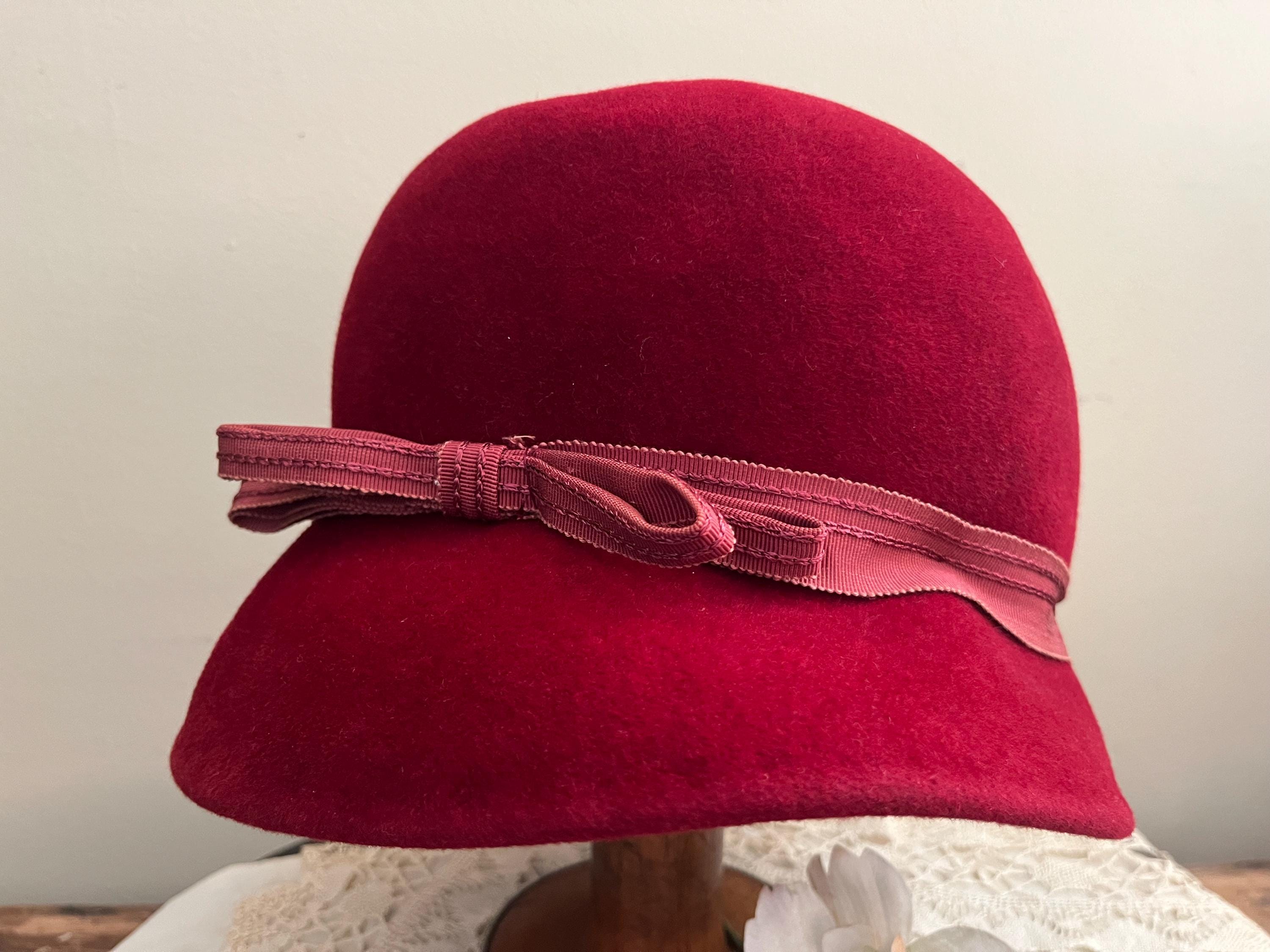Vintage Red PEACHBLOOM VELOUR Cloche Hat With Bow - Size 22  display picture 1