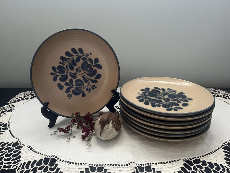 Pfaltzgraff Folk Art Stoneware Dinner Plates
