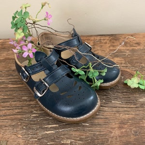 stride rite t strap shoes