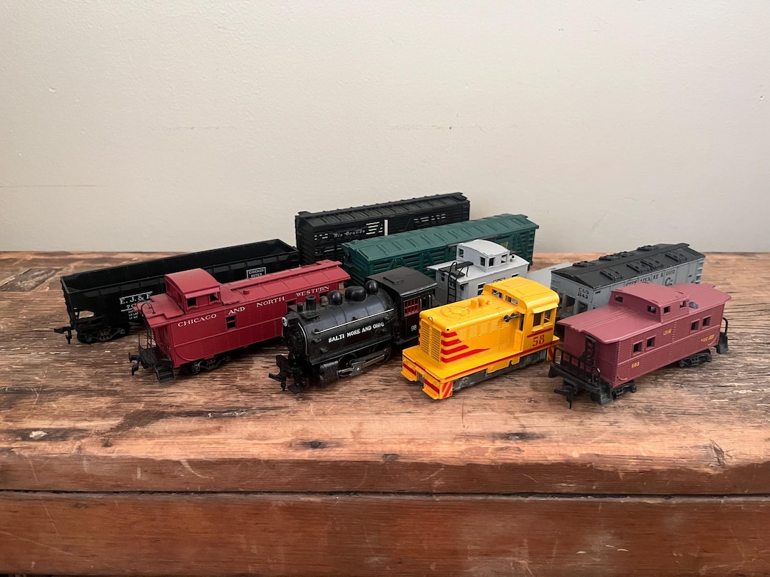 Vintage Model Railroad Trains HO Scale - Athearn Locomotive - Set of 9 ...