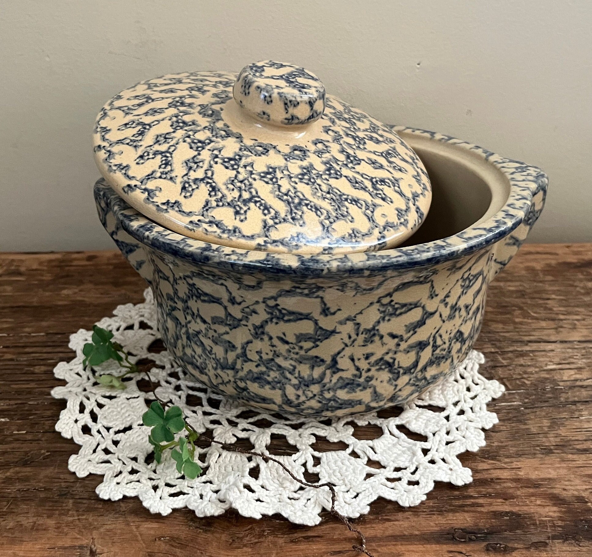 ロメロブリット　セラミックハートクリーム&シュガーセットwithトレイ Vintage RRP Co - 1 1/2 Quart Casserole Dish and Lid - Robinson