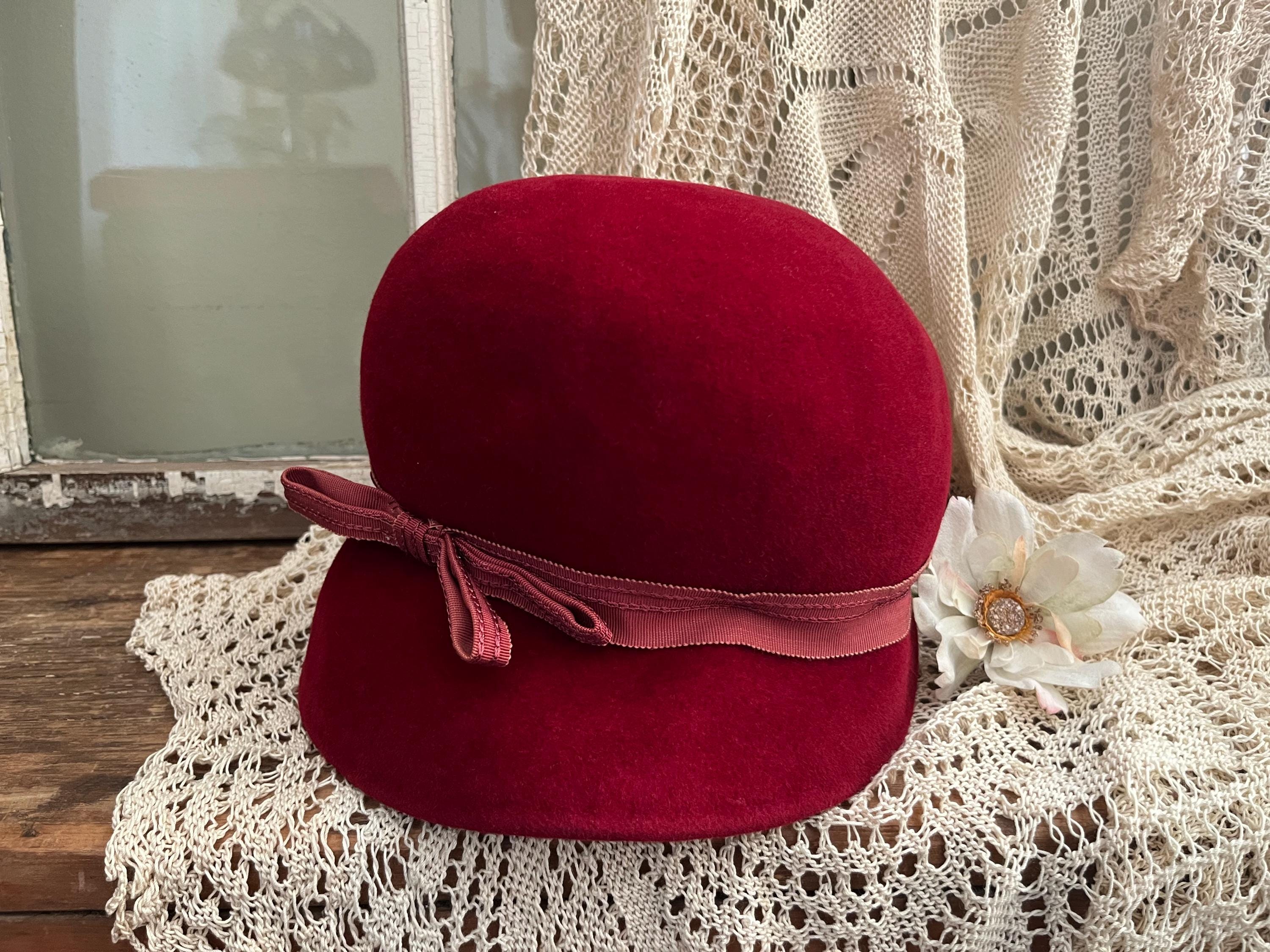 Vintage Red PEACHBLOOM VELOUR Cloche Hat With Bow - Size 22 