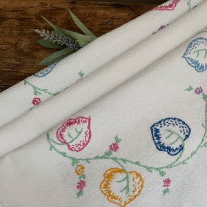 Vintage Table Runner Hand Stitched Embroidered Trailing Vine Floral Pattern on White Table Runner Dresser Scarf 15" x 35 1/2"