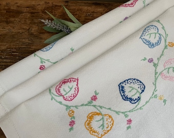 Vintage Table Runner Hand Stitched Embroidered Trailing Vine Floral Pattern on White Table Runner Dresser Scarf 15" x 35 1/2"