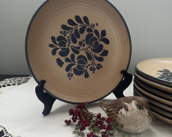 PFALTZGRAFF Folk Art Set of 4 Stoneware Dinner Plates Circa 1980 USA Backstamp - 10 3/8” Pfaltzgraff Stoneware Tan with Blue Flowers