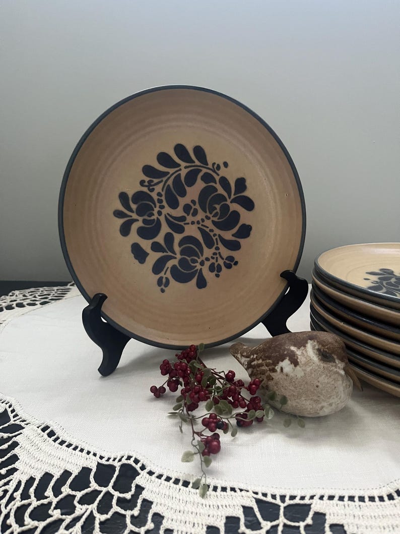 Pfaltzgraff Folk Art Stoneware Dinner Plates - Thumbnail 5