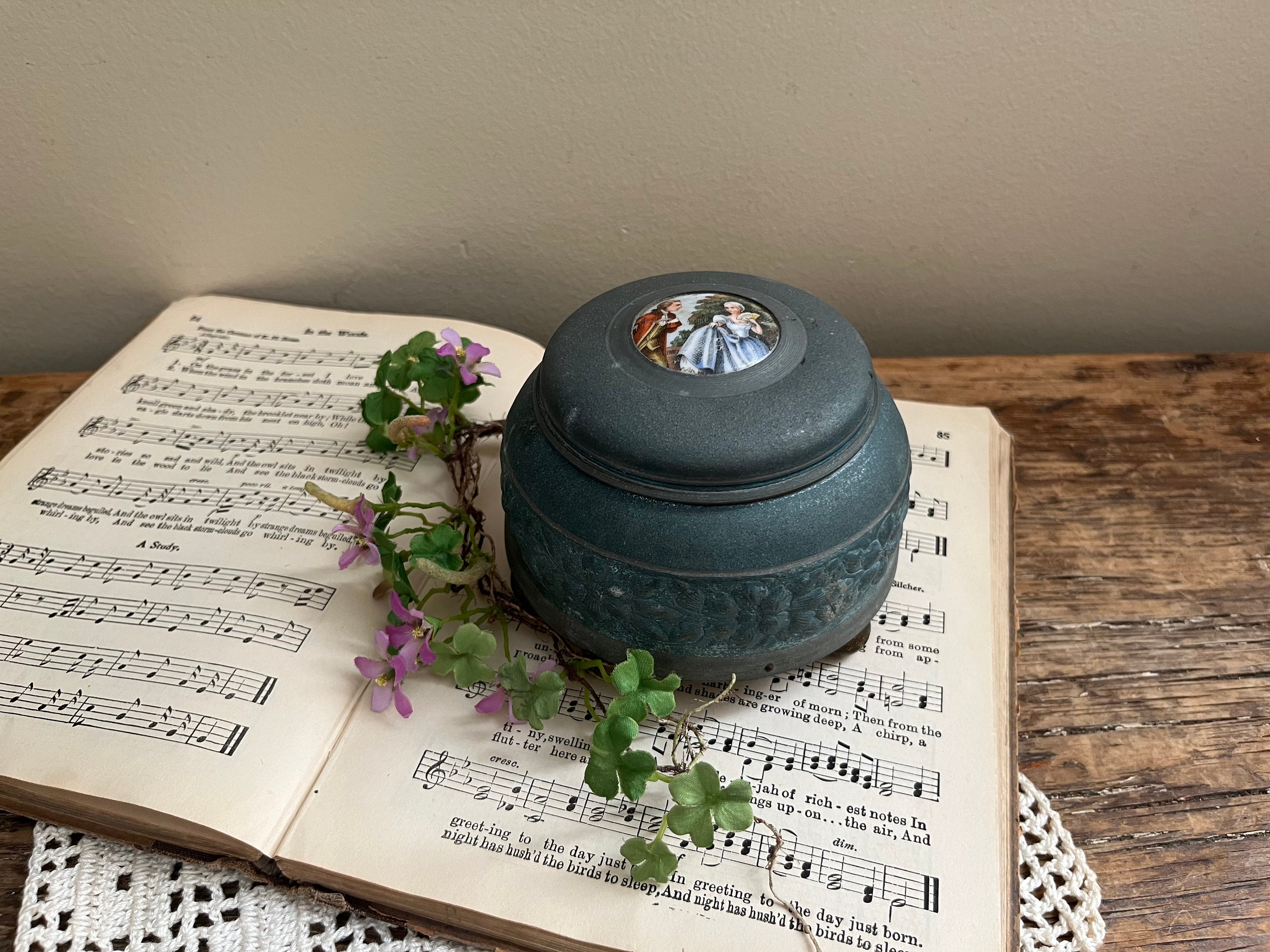 Powder Paper Music Vintage Powder Puff Music Box - Vintage Trinket Jewelry Box - Etsy