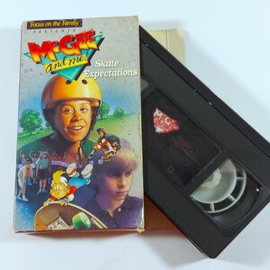 Skup się na prezentach rodzinnych - McGee i ja - Skate Expectations (1989) Odcinek 4