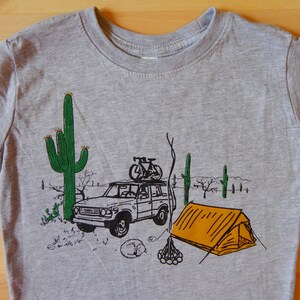 Desert Camping • 4Runner • Saguaro Shirt • Kleinkind T Shirt • Kaktus Design • Camping Shirt • Unisex Kinder T Shirt