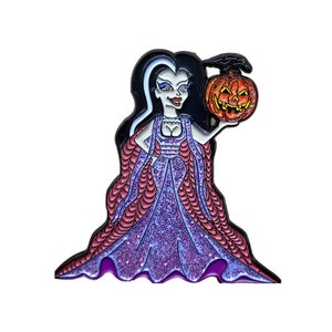 Lily Munster / Bewitched Mash-up Emaille Pin