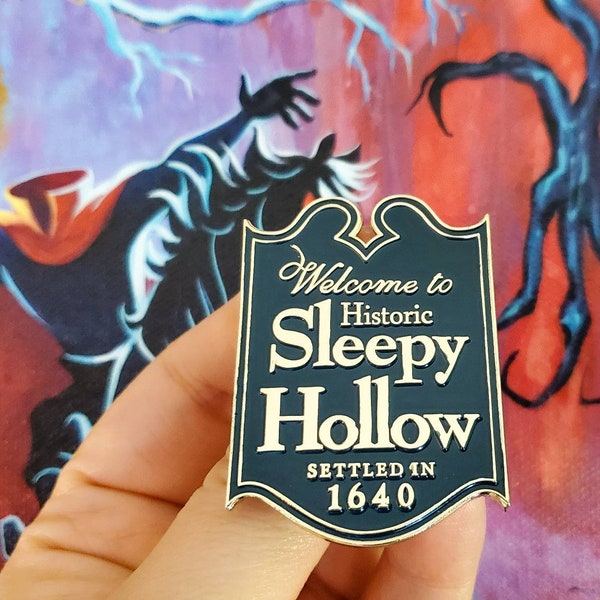 WELCOME to SLEEPY HOLLOW Sign Golden Metal & Enamel Pin