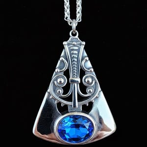 Teen Witch ""Top That"" Replik-Halskette • Louises Kristallanhänger • Salem Made."